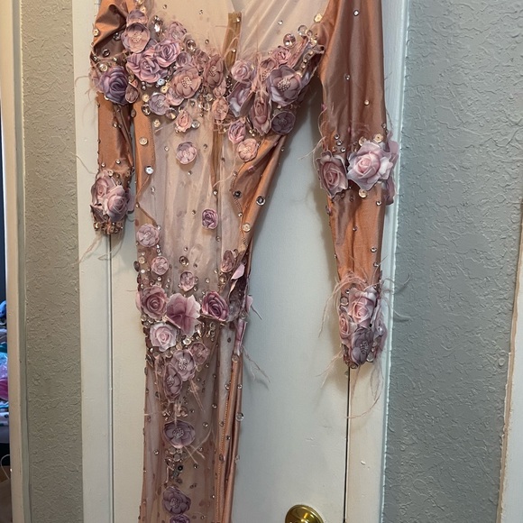 Beautiful mesh purple,lavender 3D roses all over the dress,(excellent condition) - Picture 3 of 5
